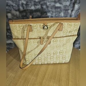 Michael Kors Jet Set Tote